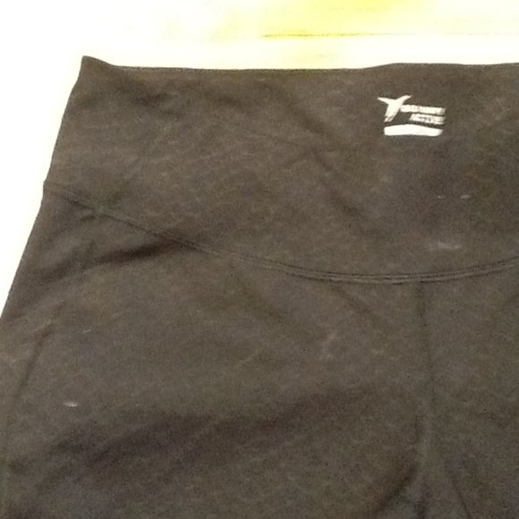 Exercise Capris with Muted Pattern - Picture 2 of 7